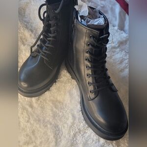 NWT WOMENS NON SLIP COMFORTABLE SOLE SHOES BOOTS